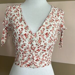 Forever 21 Women's White and Red
Crop-top size small